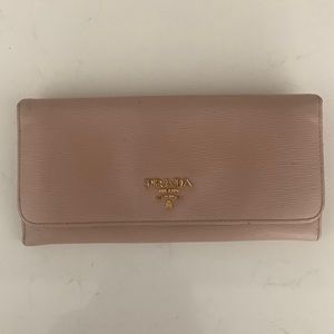 Authentic Prada Wallet. Purchased from Prada, IT